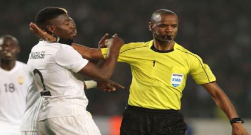 الكاف يوقف حكم مباراة الترجي وبريميرو دي أجوستو بتهمة الفساد